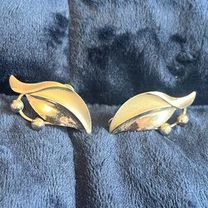 Vintage Bond Boyd Silver Leaf Clip-On Earrings